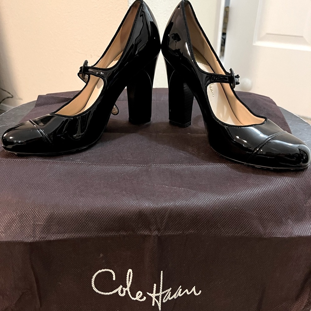 Very gently used with dust bag COLE HAAN black patent high heel Maryjane size 8